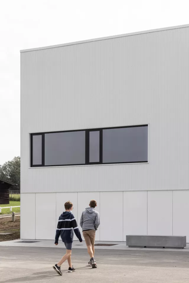 Lrarchitectes Hall de sport Collège notre dame de la paix Erpent namur Béton aluminium