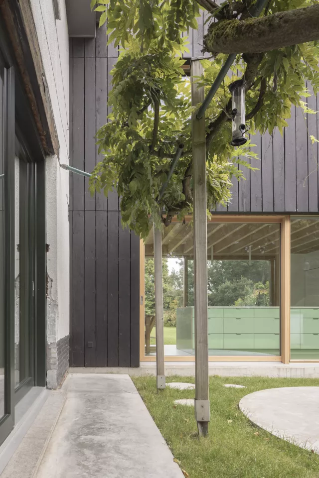 LRARCHITECTES habitation rénovation extension bardage bois brulé Wavre Barbant Wallon