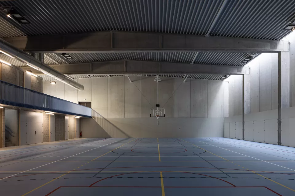 Lrarchitectes Hall de sport Collège notre dame de la paix Erpent namur Béton aluminium