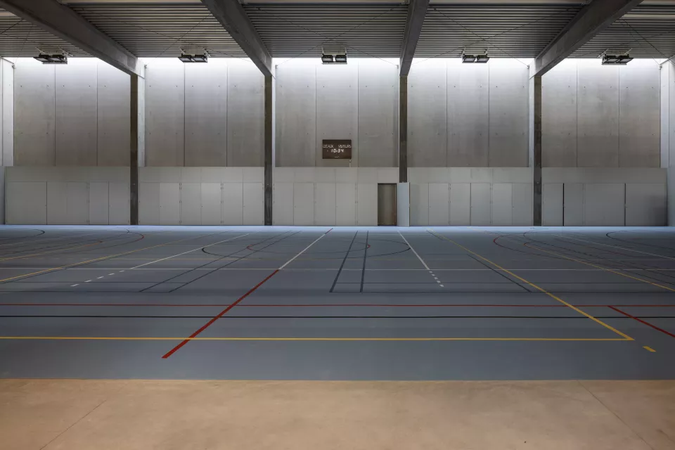 Lrarchitectes Hall de sport Collège notre dame de la paix Erpent namur Béton aluminium