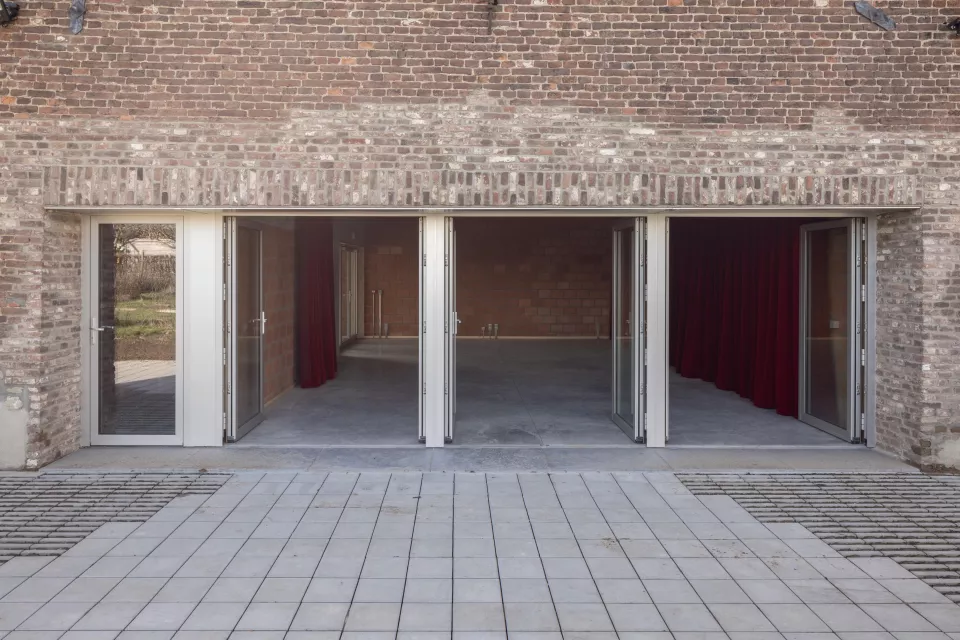 Lrarchitectes transformation grange en salle de village fête Tourinnes walhain