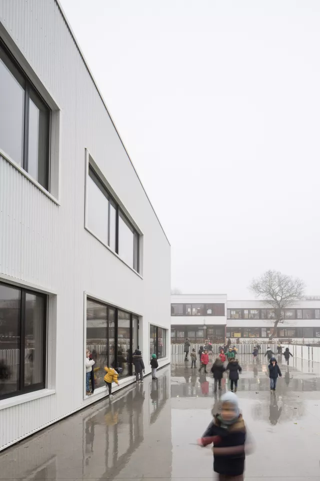 LRArchitectes Ecole maternelle fondamentale Collège notre dame de la paix Erpent Namur tole aluminium